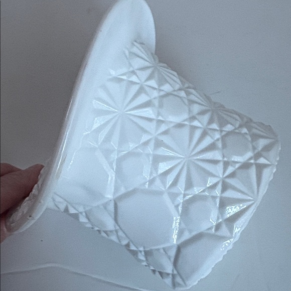 Vintage Fenton milk glass top hat “daisy and button” pattern - Picture 9 of 13